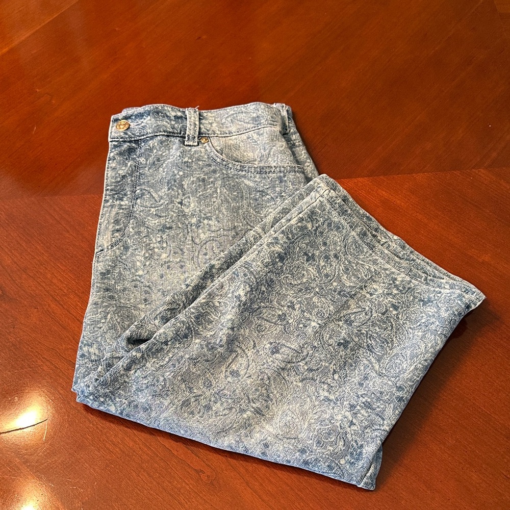 Gloria Vanderbilt Amanda paisley print capris